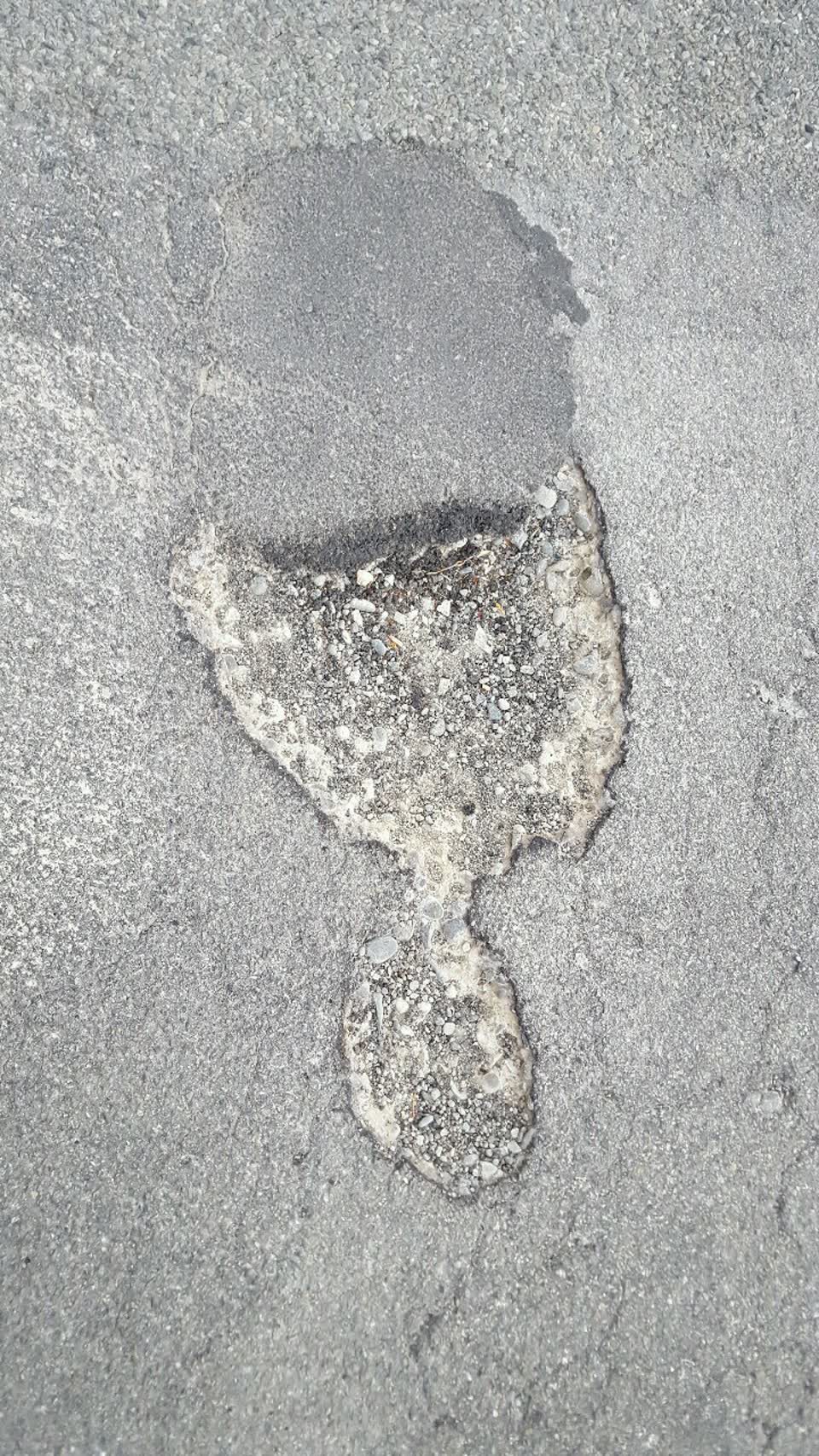 The photograph attached to this roading/streets report