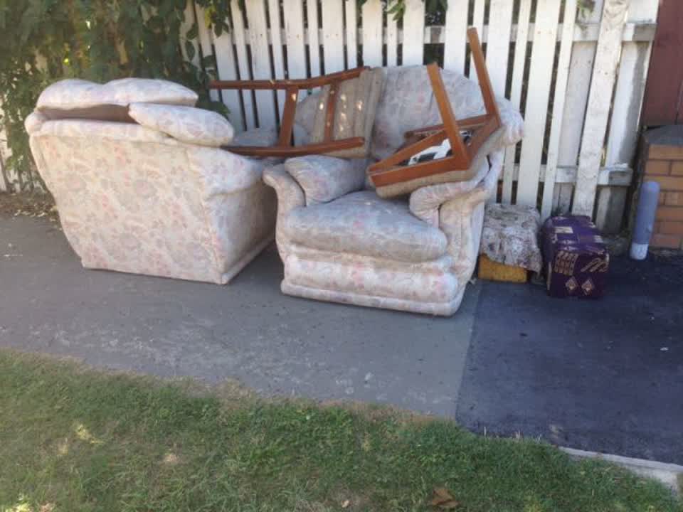 The photograph attached to this rubbish/recycling report