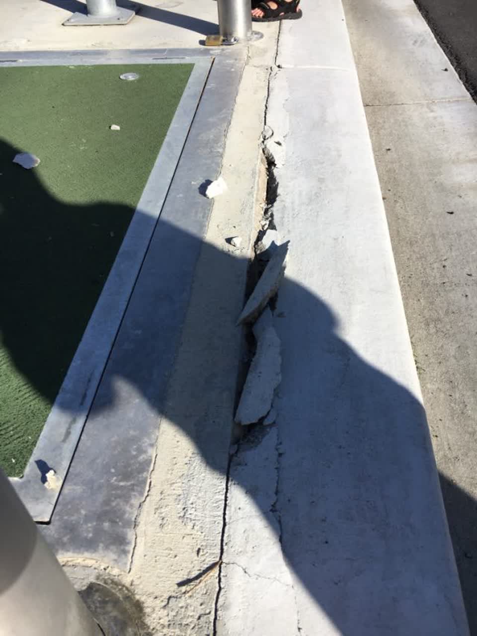 The photograph attached to this roading/streets report