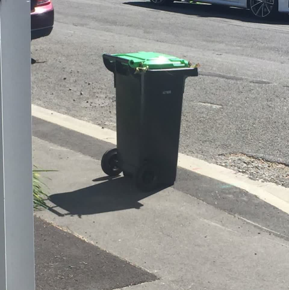 The photograph attached to this rubbish/recycling report