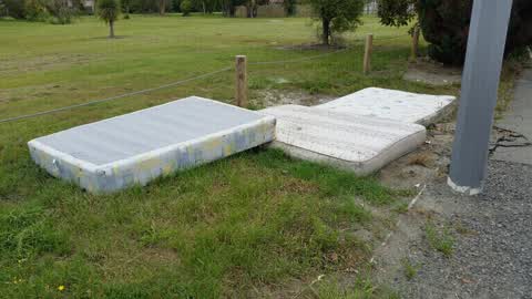 Rubbish/Recycling, a report photo