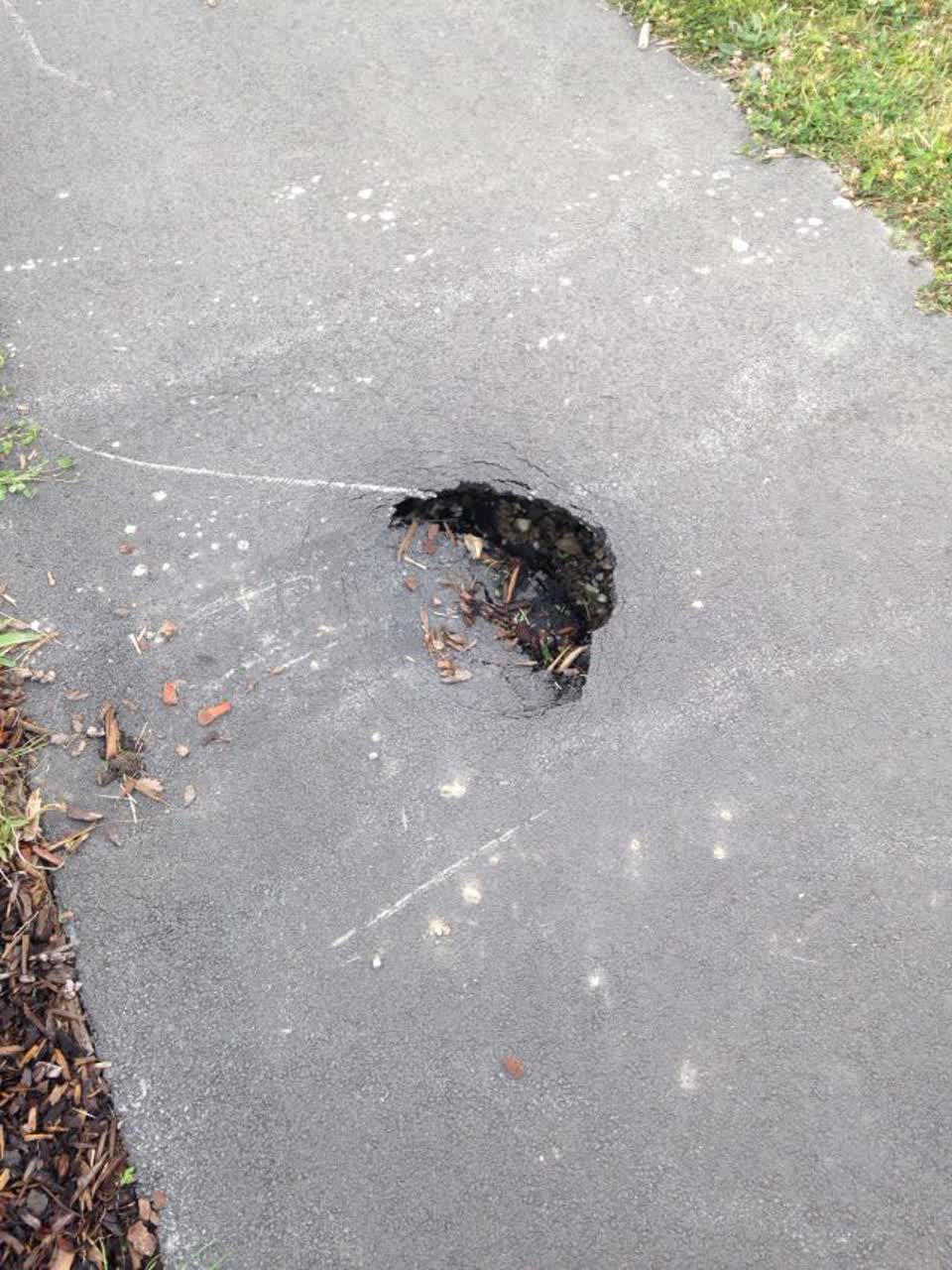 The photograph attached to this roading/streets report