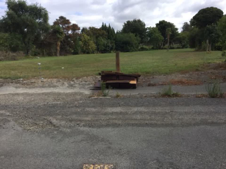 The photograph attached to this rubbish/recycling report