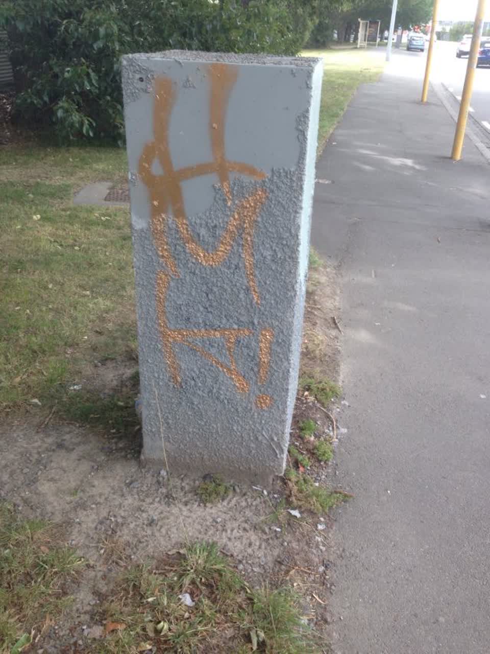 The photograph attached to this graffiti report