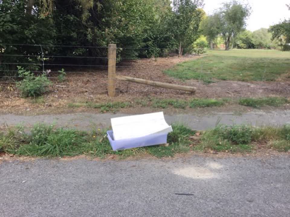 The photograph attached to this rubbish/recycling report