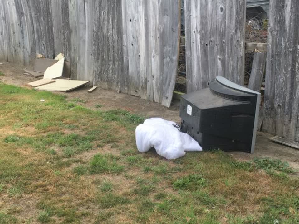 The photograph attached to this rubbish/recycling report
