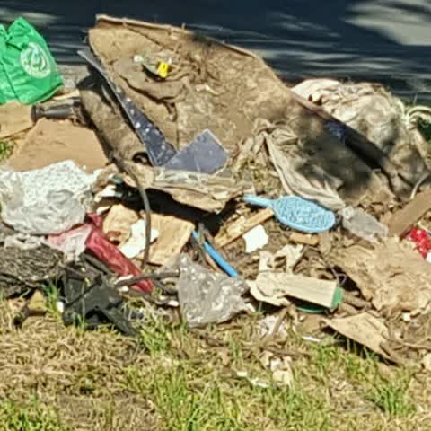 Rubbish/Recycling, a report photo