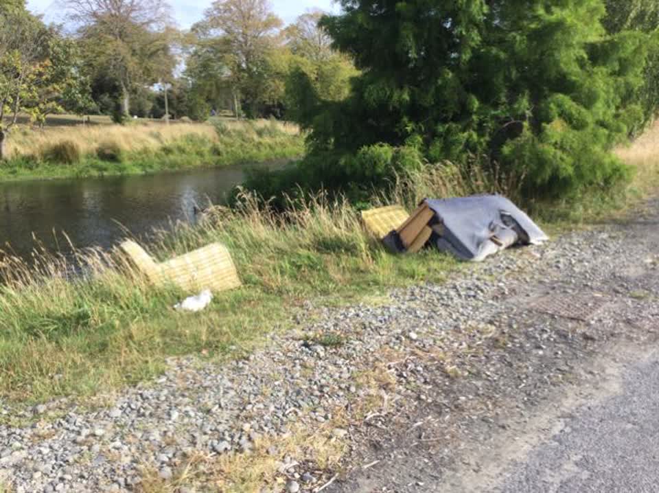 The photograph attached to this rubbish/recycling report
