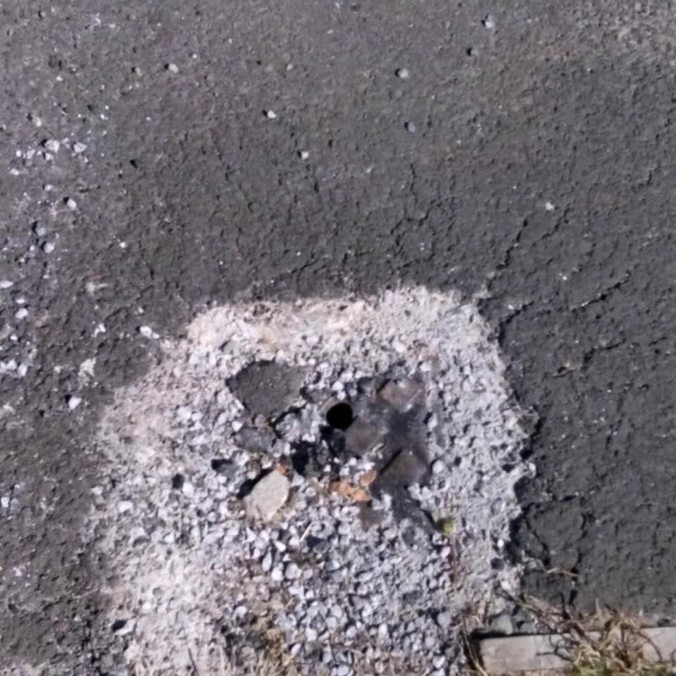The photograph attached to this roading/streets report