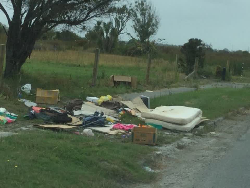 The photograph attached to this rubbish/recycling report
