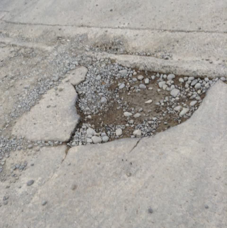 The photograph attached to this roading/streets report