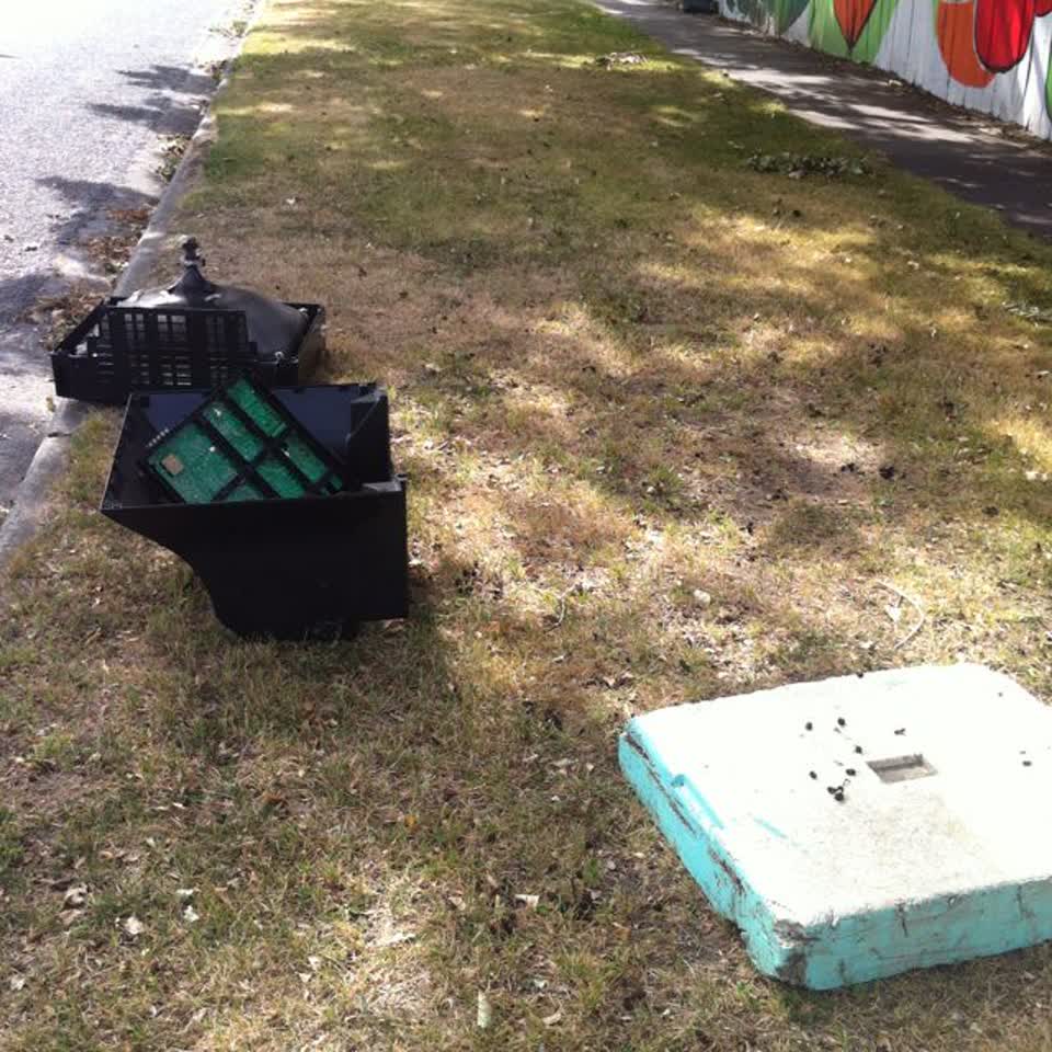 The photograph attached to this rubbish/recycling report
