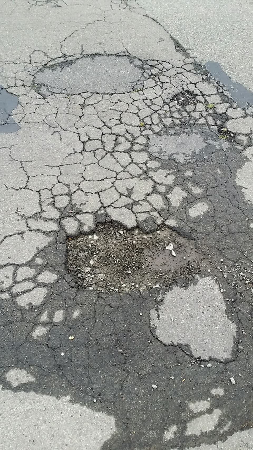 The photograph attached to this roading/streets report