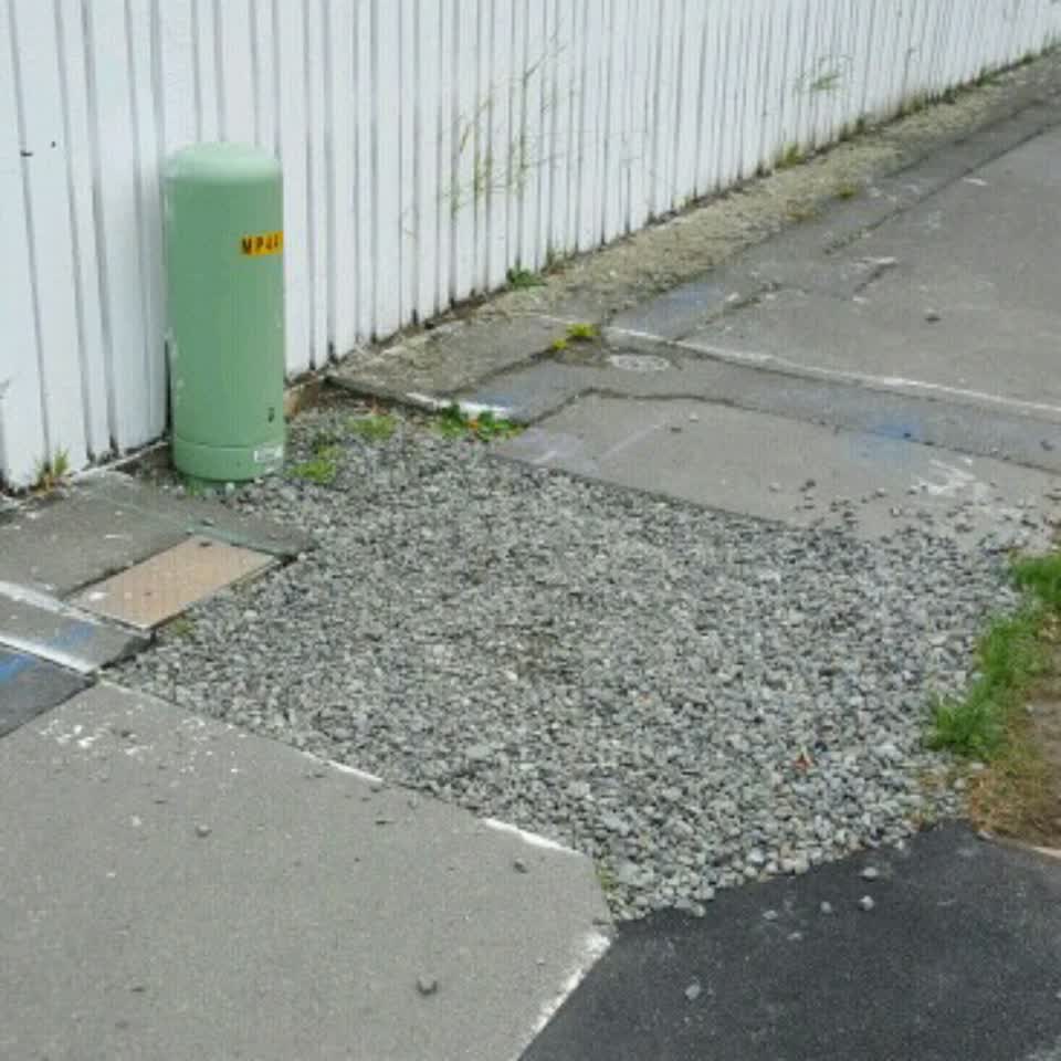The photograph attached to this roading/streets report
