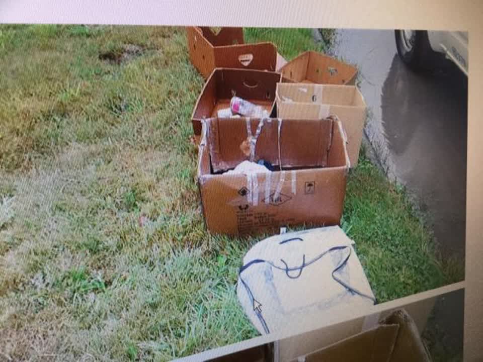 The photograph attached to this rubbish/recycling report