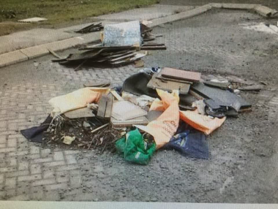 The photograph attached to this rubbish/recycling report