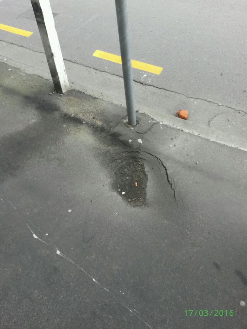The photograph attached to this roading/streets report