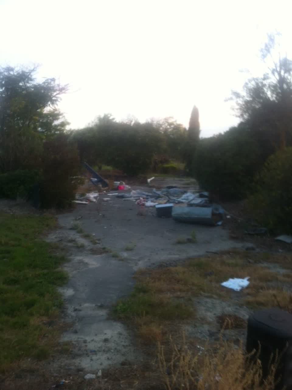 The photograph attached to this rubbish/recycling report