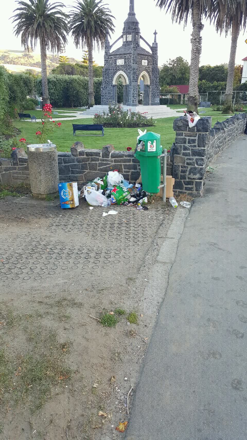 The photograph attached to this rubbish/recycling report