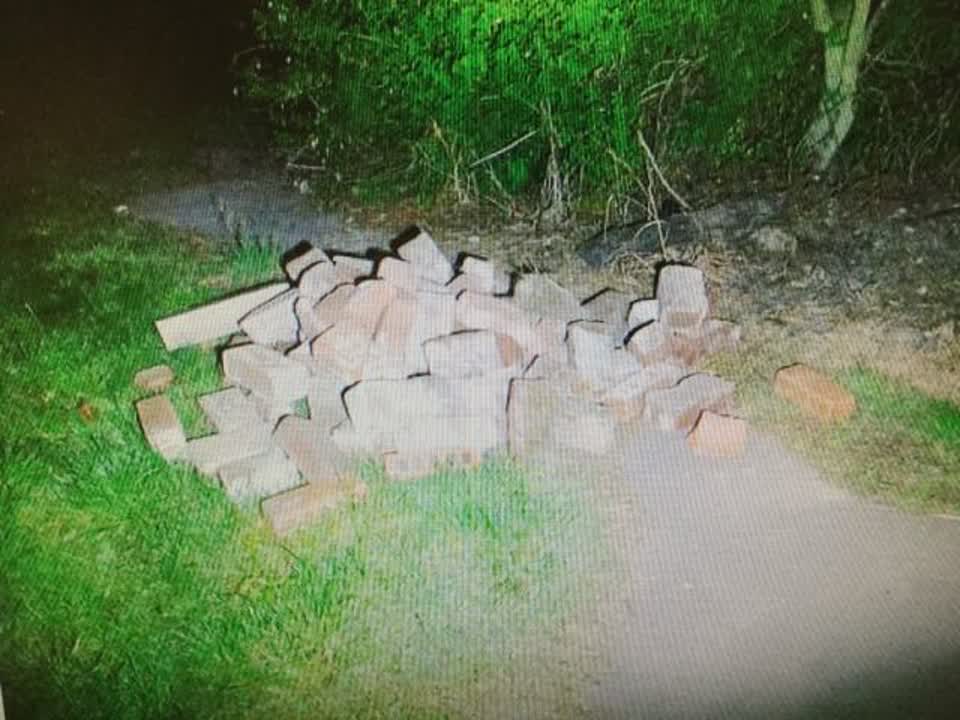 The photograph attached to this rubbish/recycling report