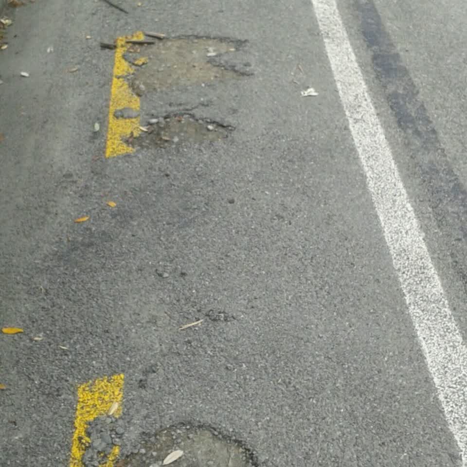 The photograph attached to this roading/streets report