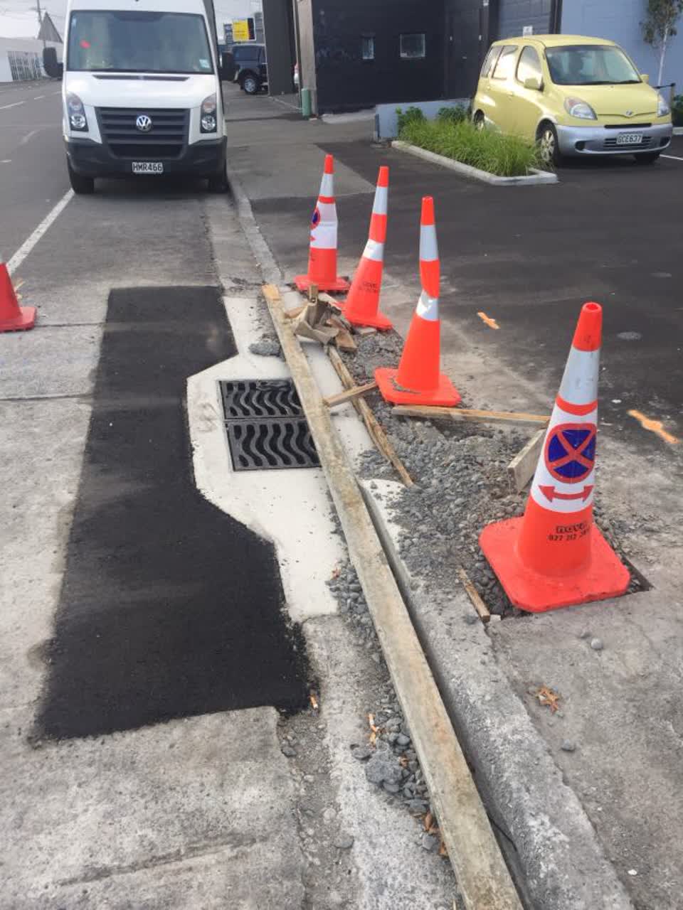 The photograph attached to this roading/streets report