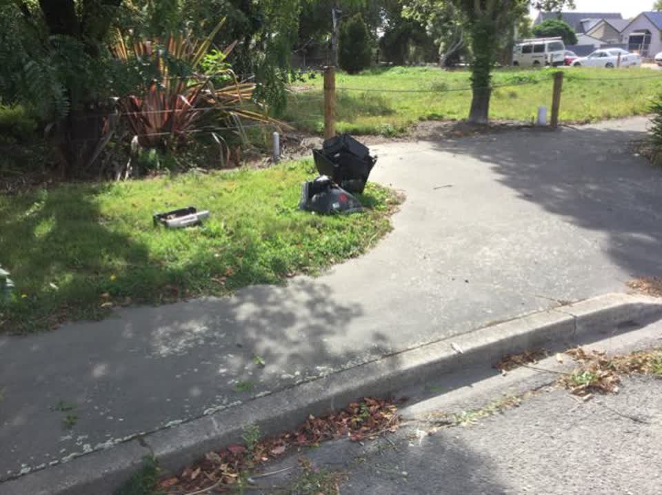 The photograph attached to this rubbish/recycling report