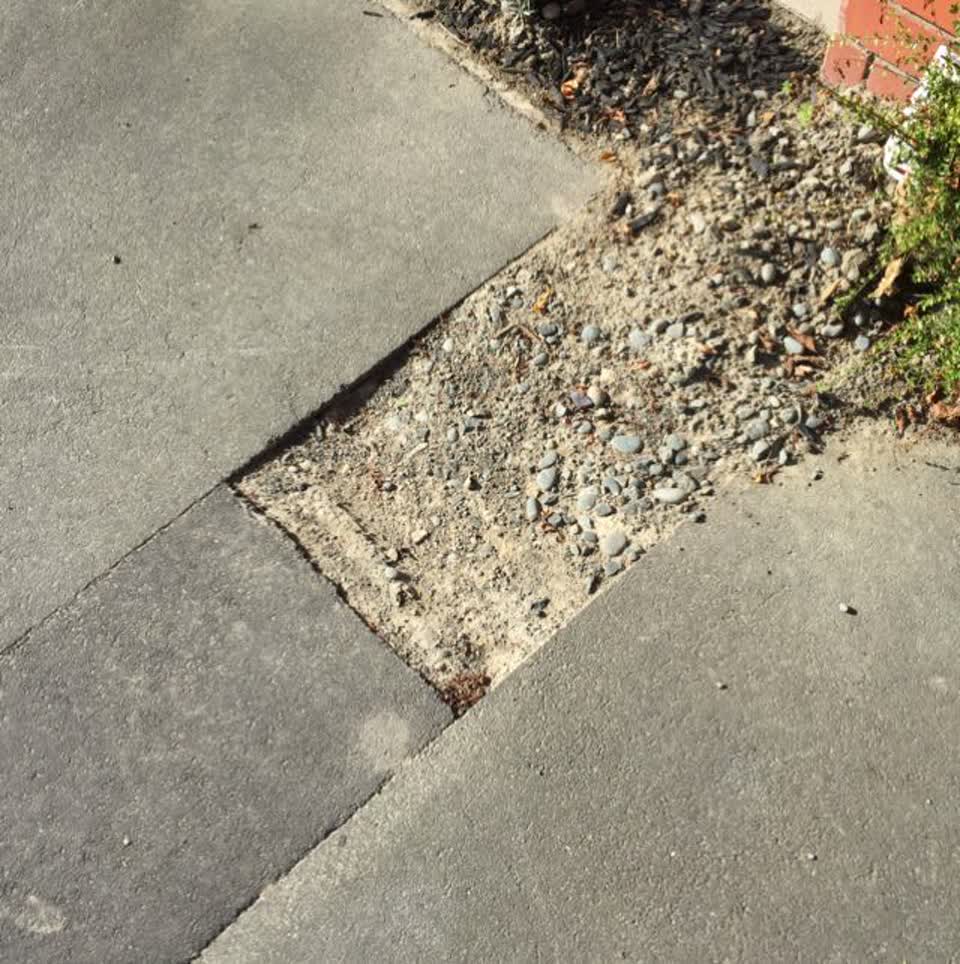 The photograph attached to this roading/streets report