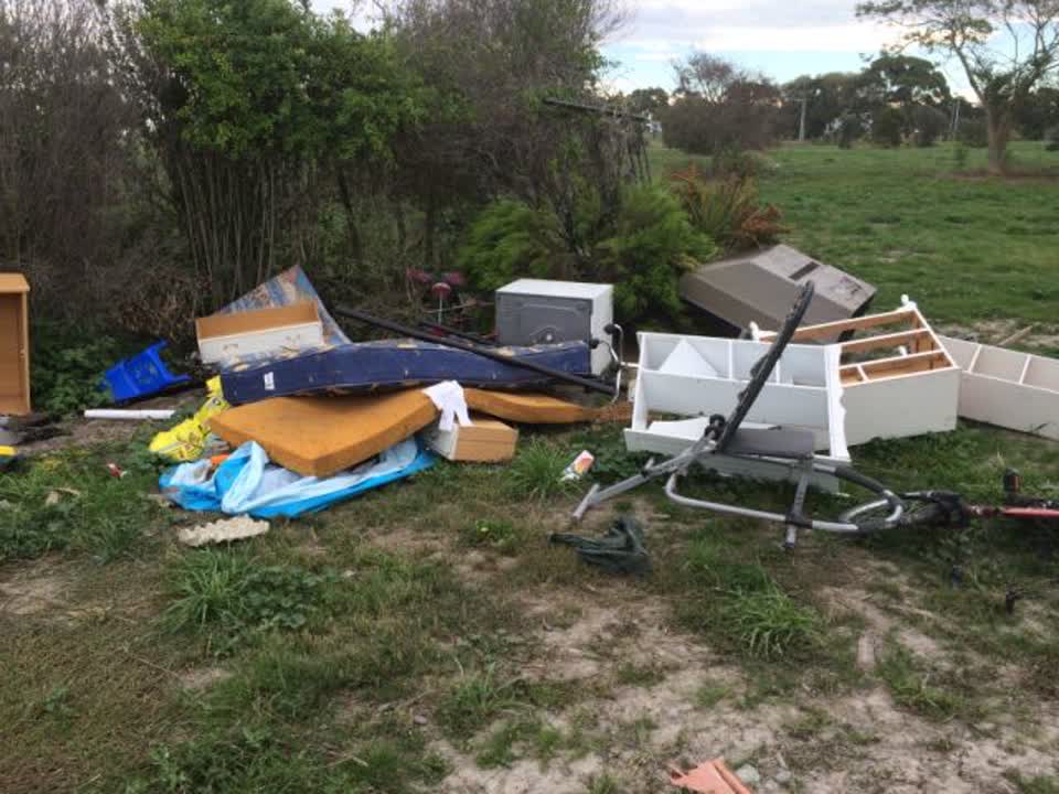 The photograph attached to this rubbish/recycling report