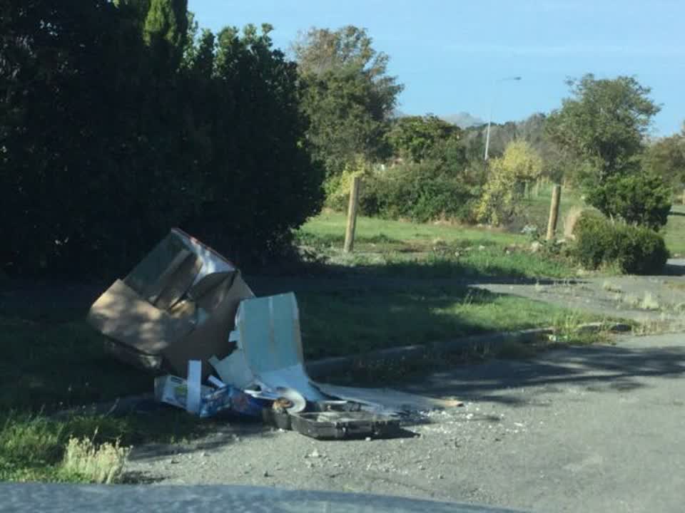 The photograph attached to this rubbish/recycling report