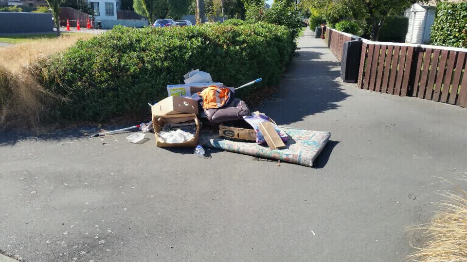 The photograph attached to this rubbish/recycling report