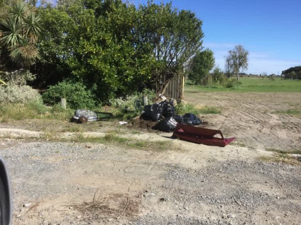 The photograph attached to this rubbish/recycling report