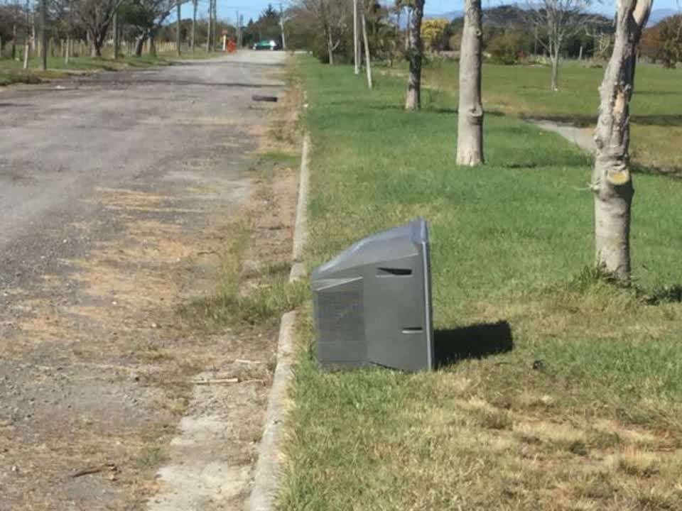 The photograph attached to this rubbish/recycling report