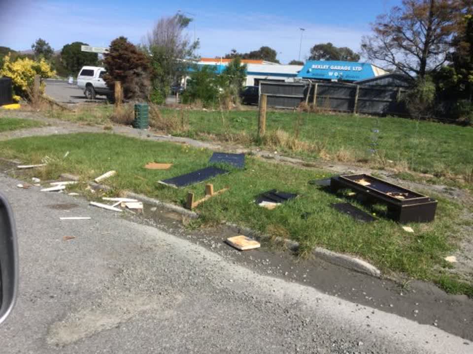 The photograph attached to this rubbish/recycling report