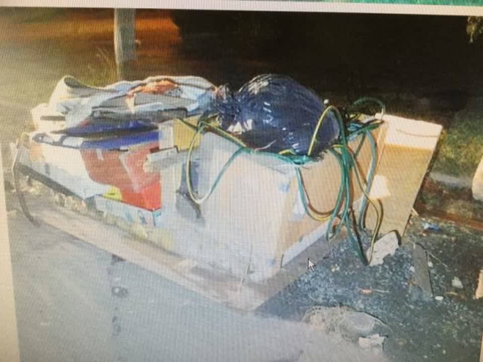 The photograph attached to this rubbish/recycling report