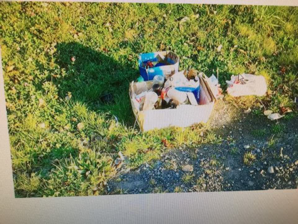 The photograph attached to this rubbish/recycling report