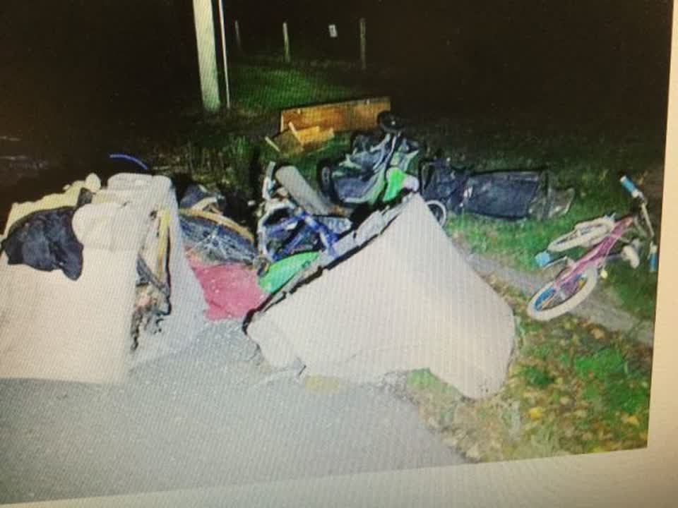 The photograph attached to this rubbish/recycling report