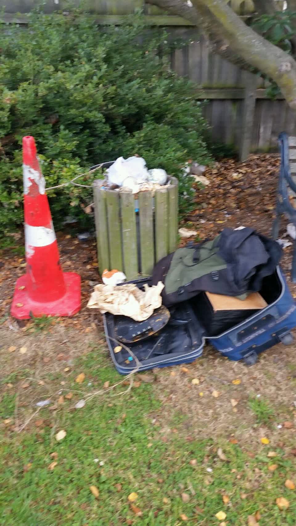 The photograph attached to this rubbish/recycling report