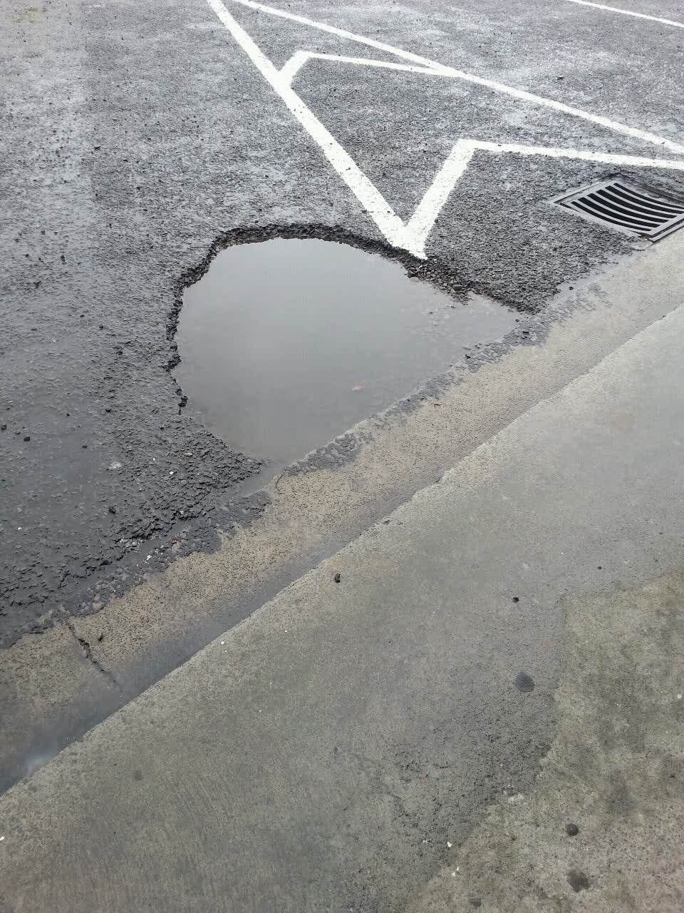 The photograph attached to this roading/streets report