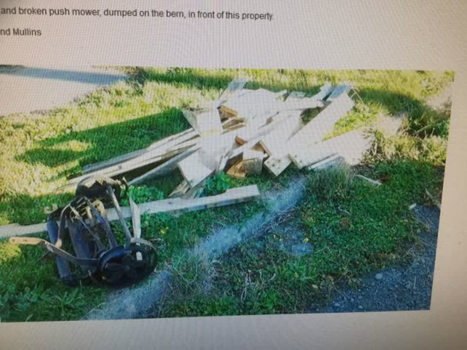 The photograph attached to this rubbish/recycling report