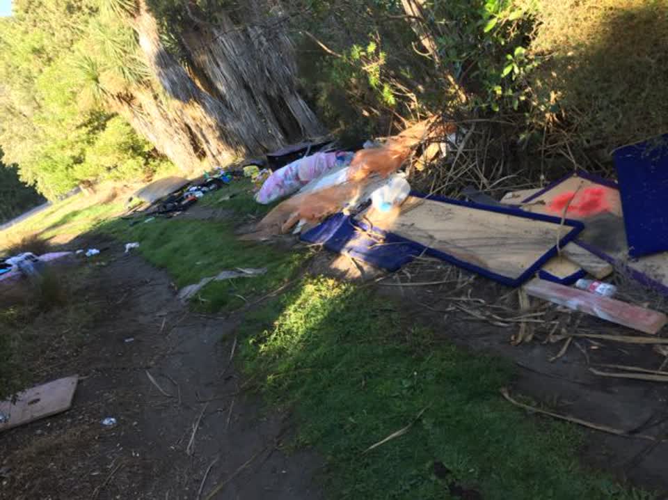 The photograph attached to this rubbish/recycling report