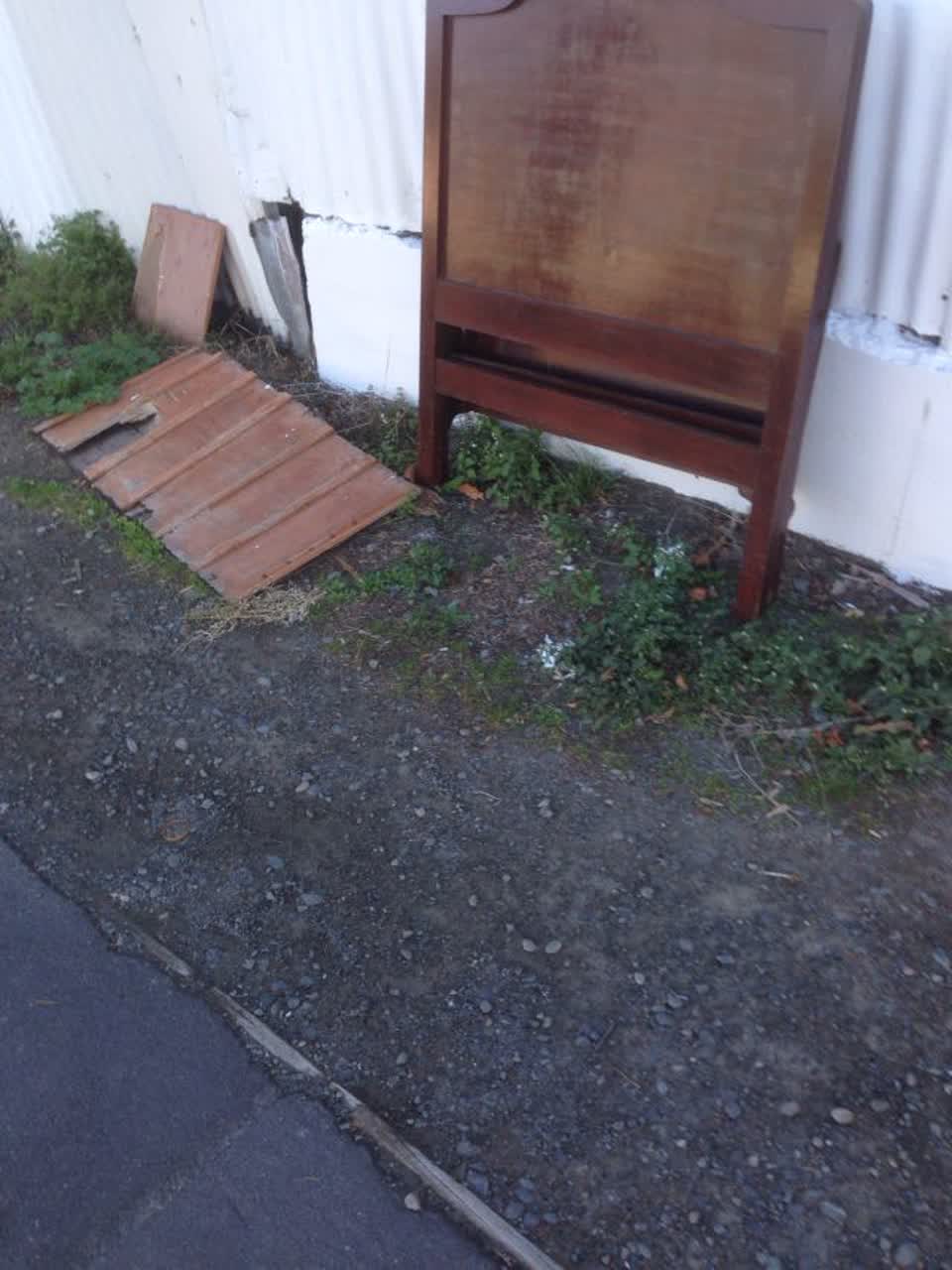 The photograph attached to this rubbish/recycling report