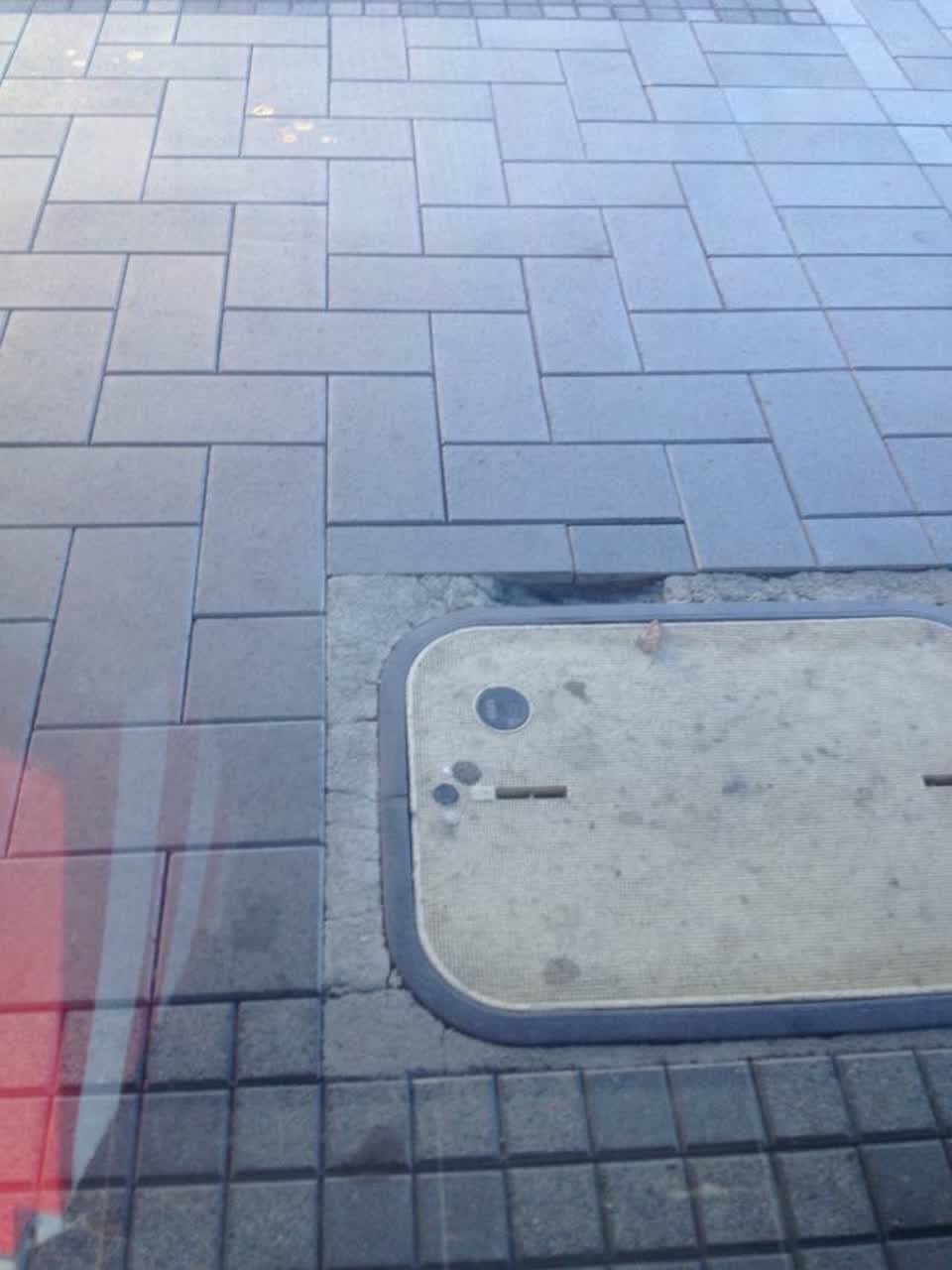 The photograph attached to this roading/streets report