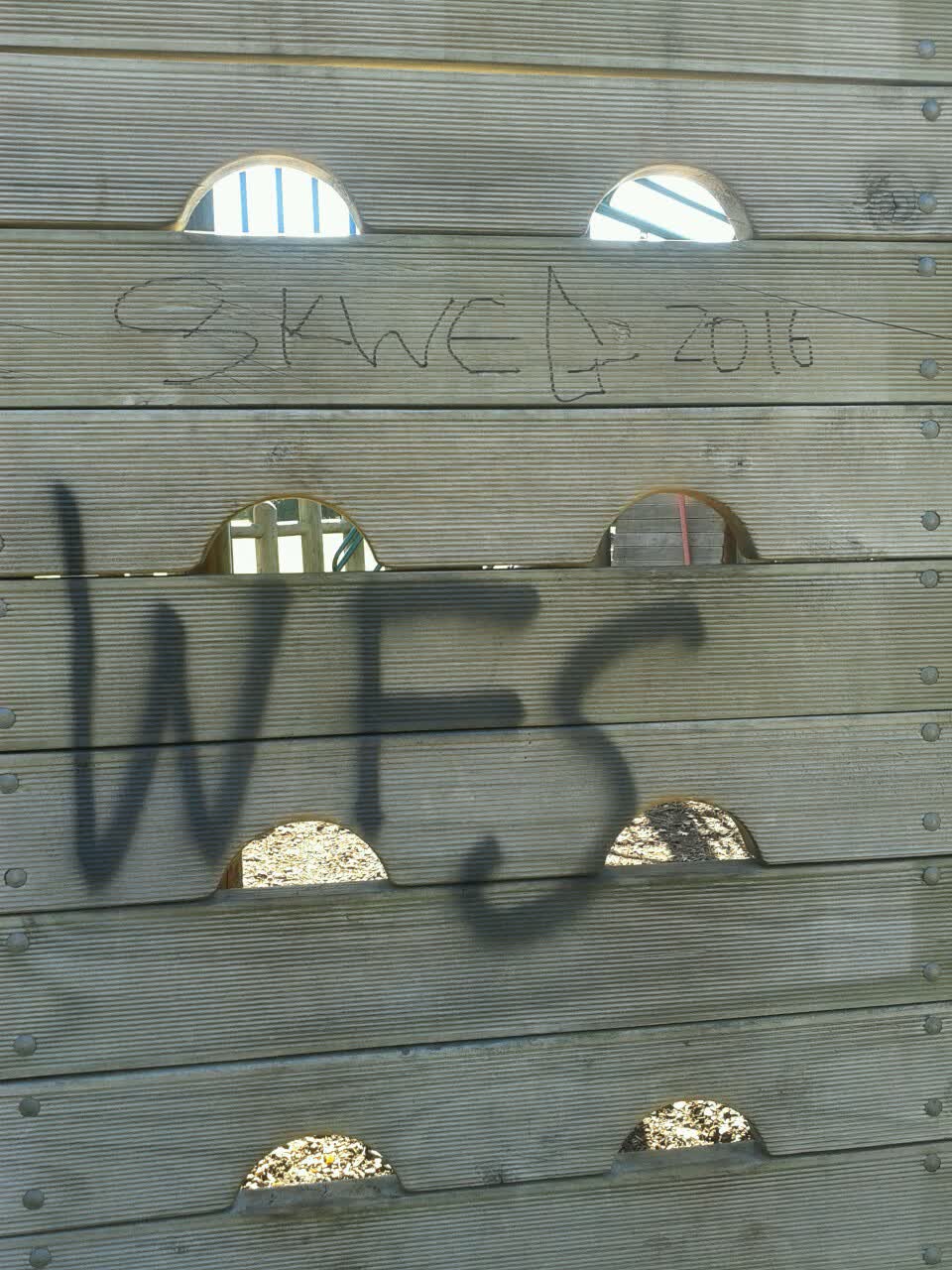 The photograph attached to this graffiti report
