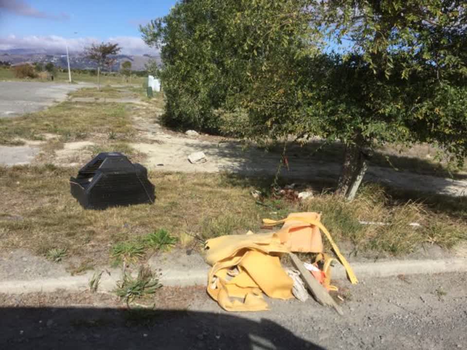 The photograph attached to this rubbish/recycling report