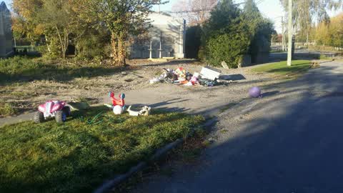 Rubbish/Recycling, a report photo