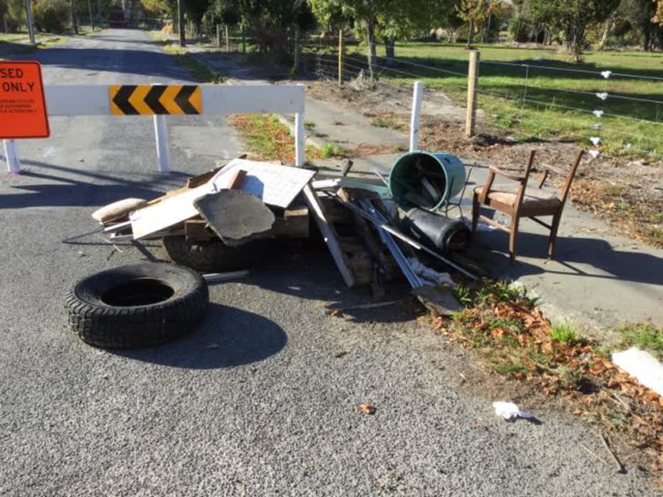 The photograph attached to this rubbish/recycling report