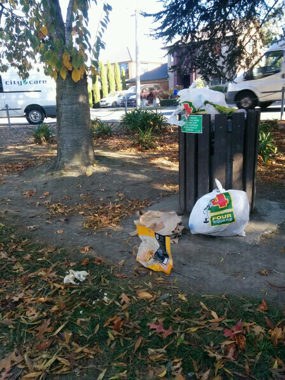 The photograph attached to this rubbish/recycling report