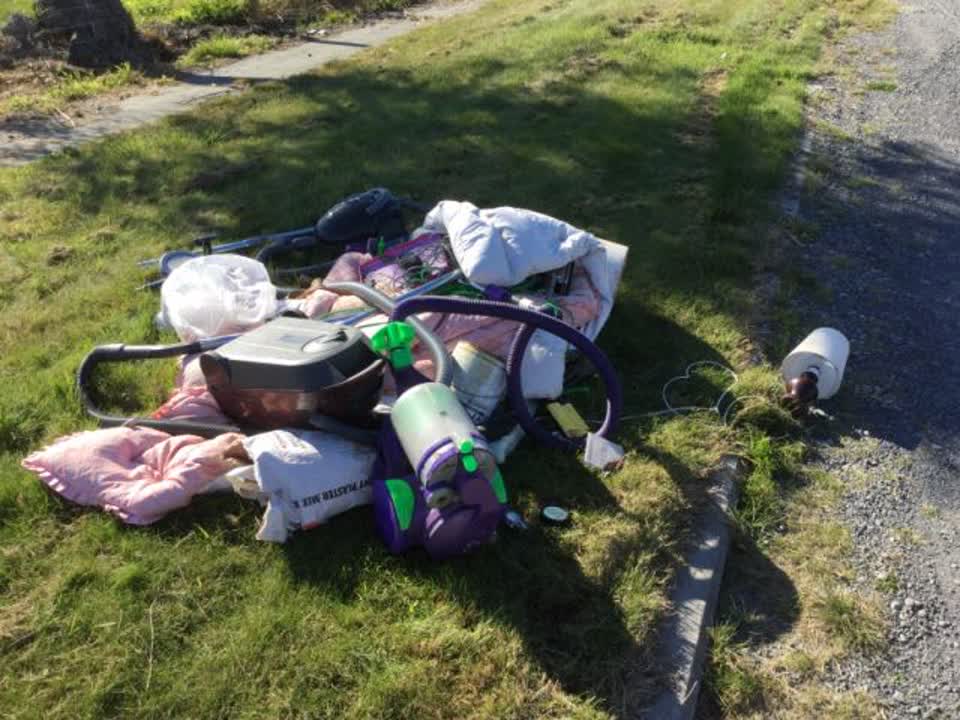 The photograph attached to this rubbish/recycling report