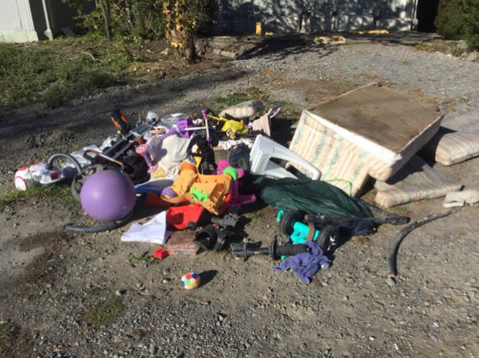 The photograph attached to this rubbish/recycling report